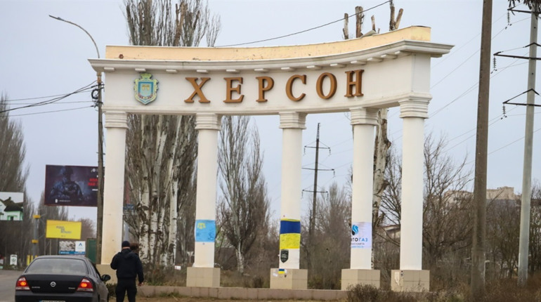 У Херсоні вводять цілодобову комендантську годину на дві доби та закривають місто на вʼїзд та виїзд