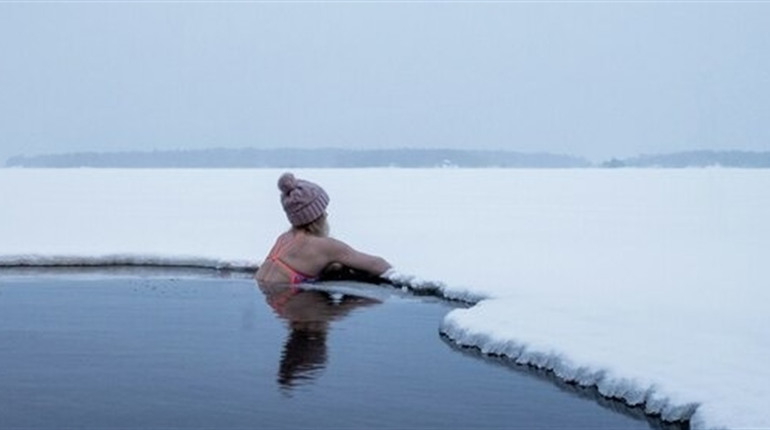 Краще обійтись без цього. Та вже якщо кортить купатись, ось важливі правила: нагадує ДСНС