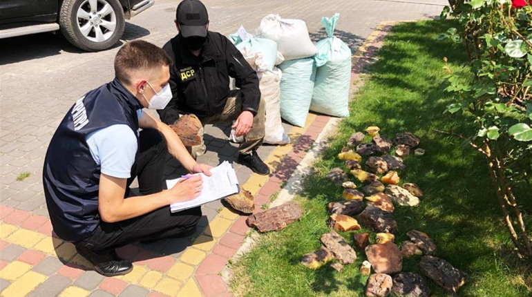 На Володимиреччині поліцейські вилучили бурштину на 30 мільйонів гривень