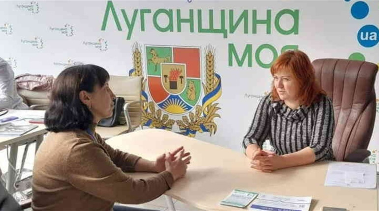 Переселенцям з Луганщини надають психологічну, медичну та правову допомогу у різних регіонах України