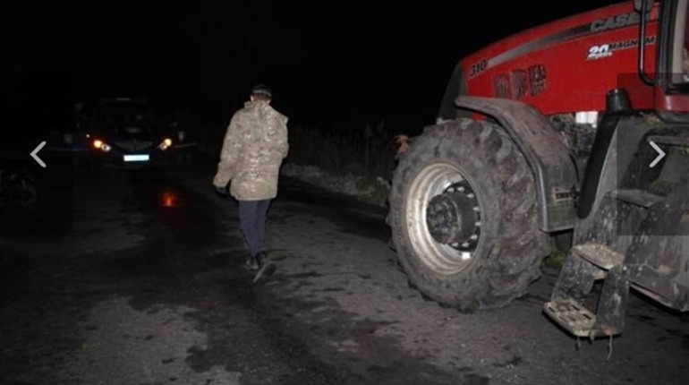 "Кейсом" з поля по горілку: викрали трактор та поборонували півсела