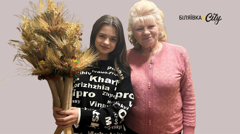 Ірина Величко з Біляївки плете обереги, декоративні штучки з трав, квітів, які вирощує і сушить сама