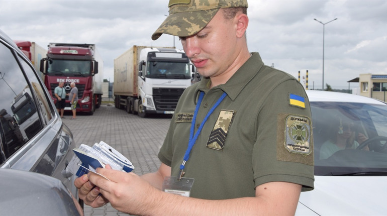 На Одещині прикордонники виявили 2 фіктивних шлюби: пари були малознайомі, не знали і дату одруження