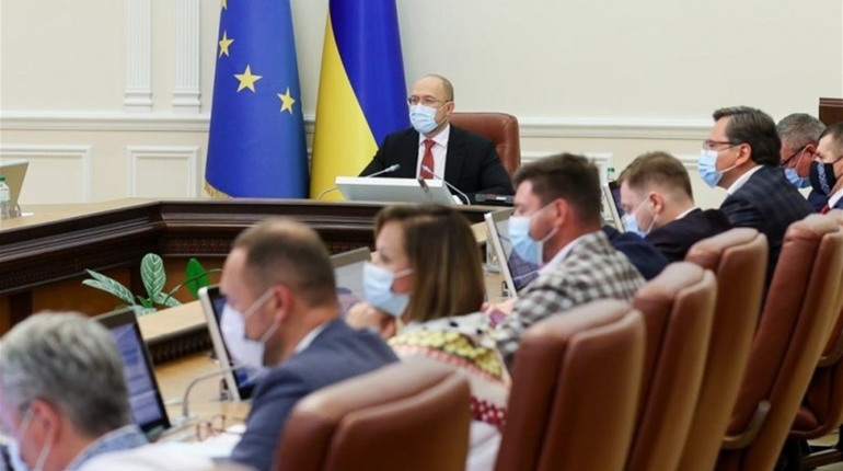 Уряд знижує тариф на електроенергію
