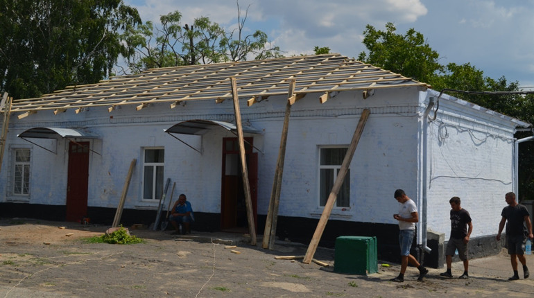 Ремонтують дах, фасад, стіни, підлогу, кабінети: як біляївські школи готують до навчального року 
