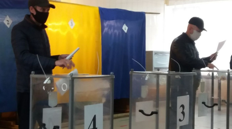 Кого обрали депутатами Коломийчиської сільради Сватівського району і чому їх на одного менше