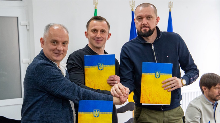 У Менській громаді підписали меморандум для розвитку футболу