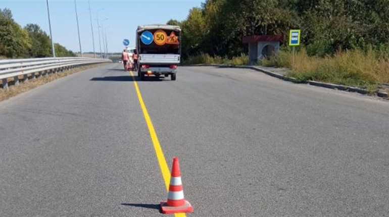 На дорозі Хмельницький-Старокостянтинів наносять тимчасову розмітку