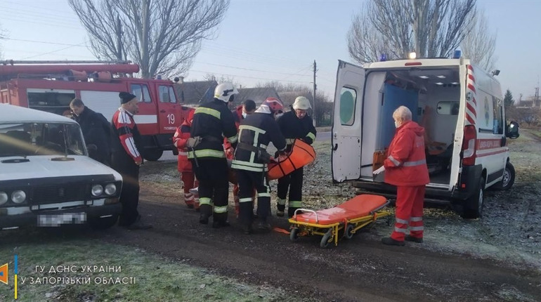 У Гуляйполі рятувальники деблокували пасажирку з понівеченої внаслідок ДТП автівки