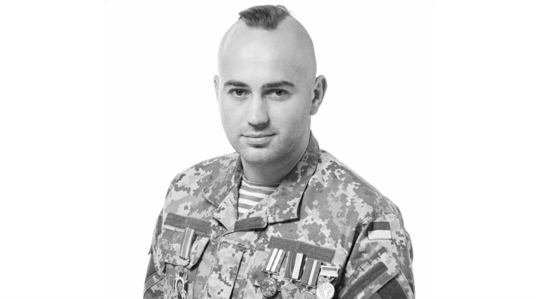 Меморіальну дошку на честь загиблого Героя Тараса Жеребецького встановлять на фасаді гімназії №10
