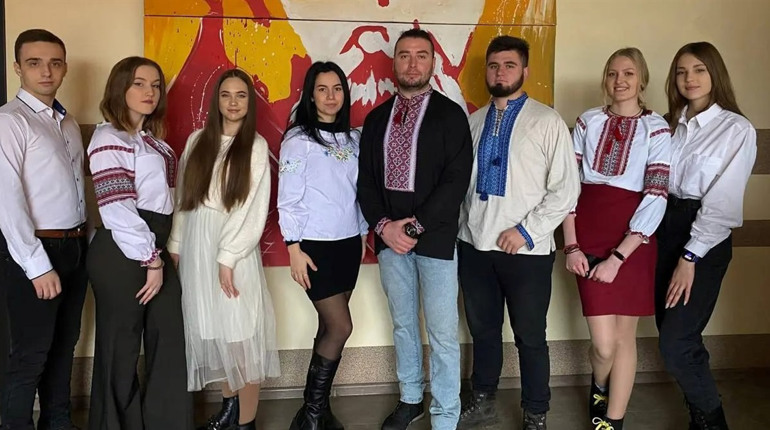"Простір дум", толоки та волонтерство - як проводить час молодь у Покровську