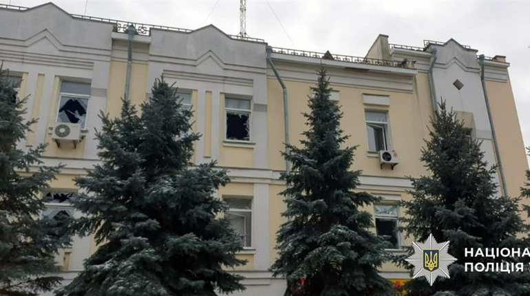На Херсонщині окупанти атакували житлові будинки, транспорт, критичну та соціальну інфраструктуру