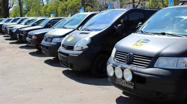 За Умань: аграрії з Черкащини передали захисникам майже 40 автомобілів