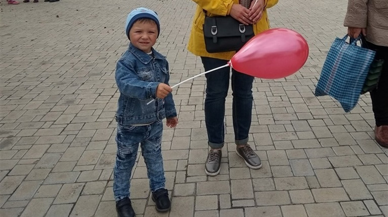 Троїчани провели флешмоб до Дня усиновлення