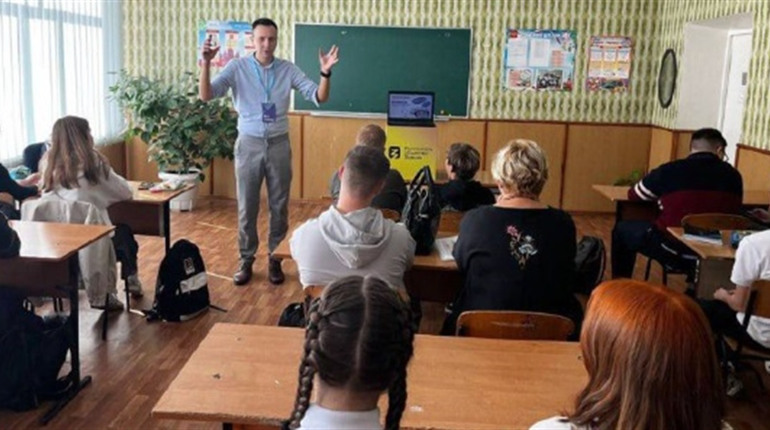 Педагоги-колаборанти з ТОТ Херсонщини не отримують зарплати