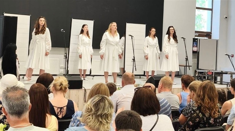 Прем'єра аматорського театру "Відчуй себе" зібрала двісті глядачів і овації стоячи