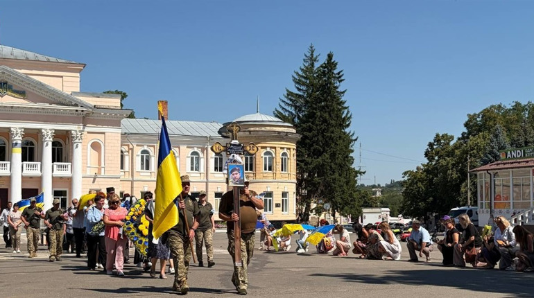 Первомайськ попрощався із захисником України Сергієм Гостішевим