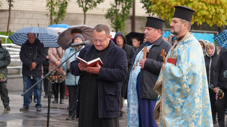 Екуменічна молитва: у Городку вшанували пам'ять полеглих та помолилися за живих воїнів