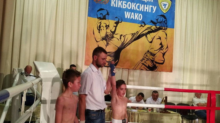 На рингу було гаряче: кікбоксери змагались у Кіцмані за звання найсильнішого