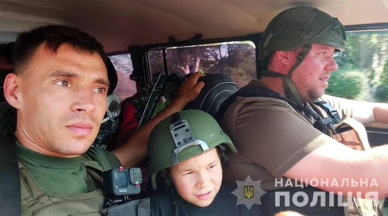 "Білі янголи" евакуюють мешканців Мар’їнки. Усе менше цивільних залишається в небезпеці
