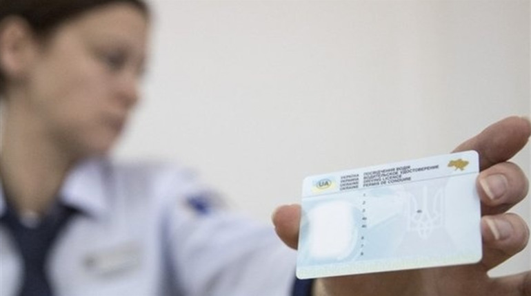У Міністерстві внутрішніх справ попереджають про перебої у видачі водійських прав