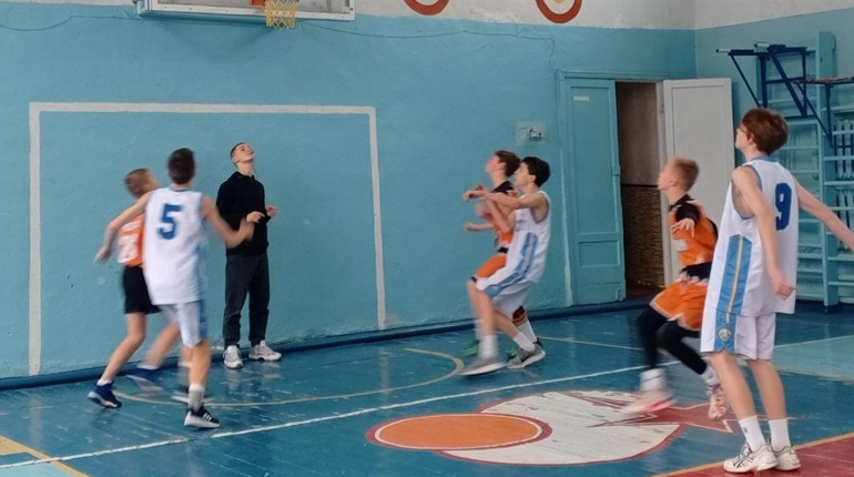 Турнір із баскетболу до Дня Збройних Сил України пройшов у Первомайському ліцеї «Ерудит»