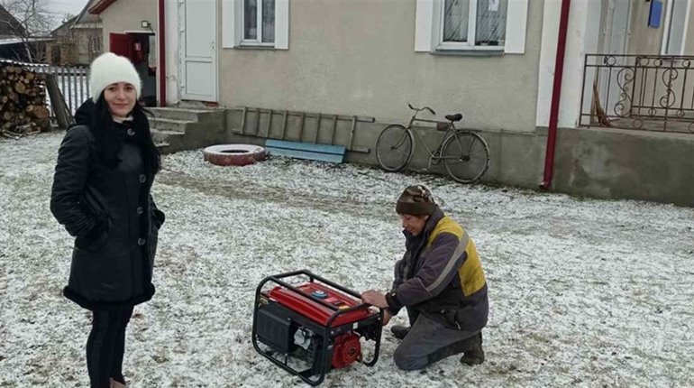 Освітяни Кременецької громади отримали генератори з Північної Ірландії