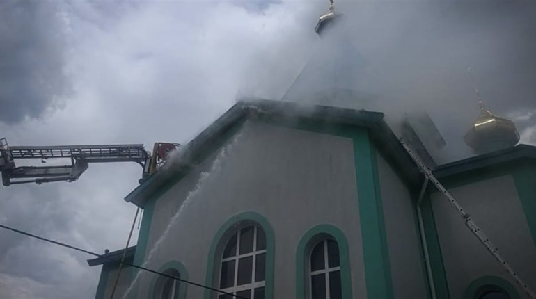 У Первомайську горіли житловий будинок, покинута споруда та будівля церкви