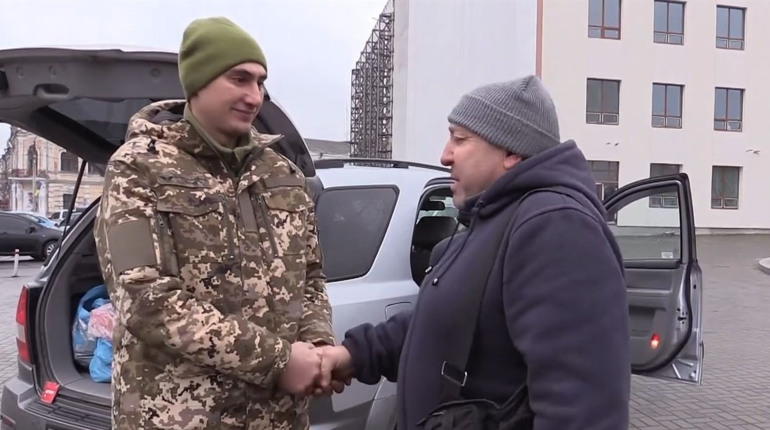 Громадою: в Умані десантникам з 79 бригади подарували новий автомобіль на День ДШВ