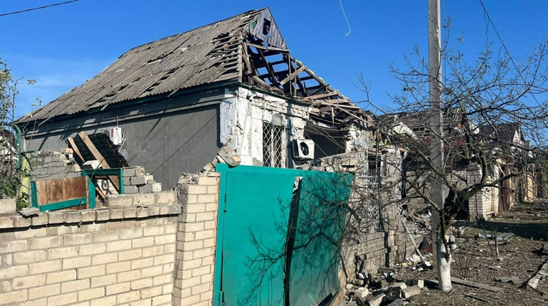 Ворожі обстріли Херсонщини: російські терористи завдали ударів з артилерії, танку та БпЛА