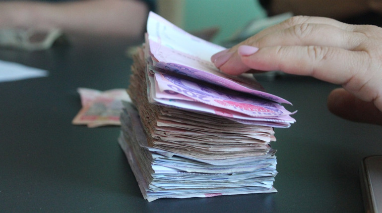 Городоччанин хотів дати хабар 500 доларів. Тепер сплатить 17 тисяч гривень штрафу