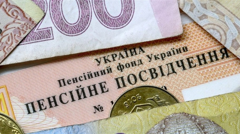 Укрпошта в Херсоні припиняє видачу пенсій готівкою: вони не пропадуть. Розповідаємо деталі