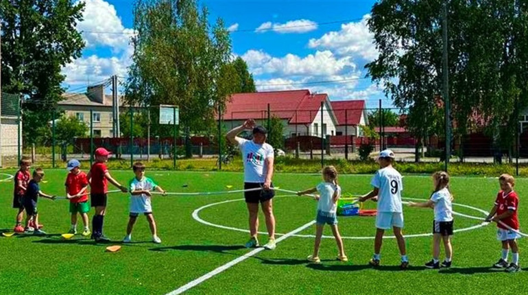 "Літній драйв" у мікрорайоні Смолка: діти взяли участь у веселих стартах
