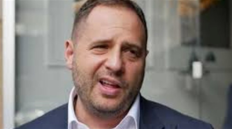 Тиск зростає: у команді Зеленського вимагають відставки Єрмака