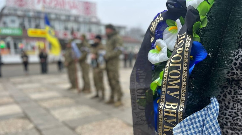 У Первомайську попрощалися з полеглим захисником України Денисом Махоньковим