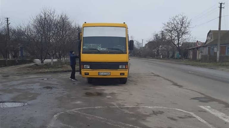 На Херсонщині водій вигнав школяра із маршрутки: хлопцю через стрес довелось викликати швидку