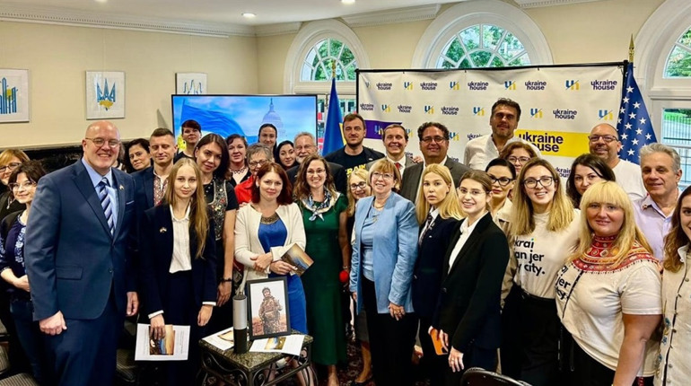 «Люди на іншому континенті лобіюють інтереси України, бо бачать в тому сенс»: Галина Волгіна про США