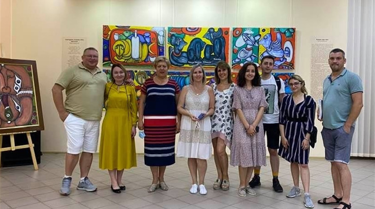 «Космічну» виставку з фондів Музею сучасного мистецтва Корсаків презенентували в Бердянську