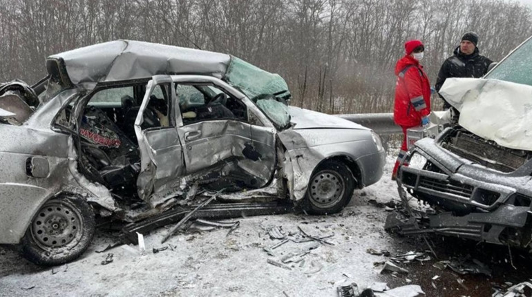 На Черкащині сталась ДТП, у якій двоє людей загинуло, троє – у лікарні