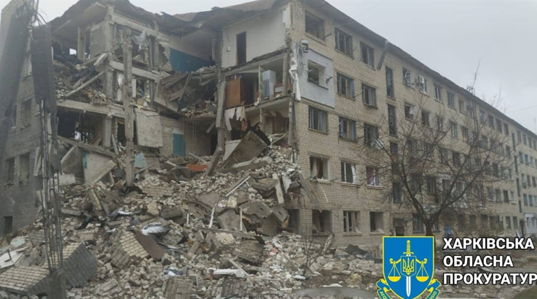 Російські військові завдали удару по п’ятиповерховці в Куп’янській громаді
