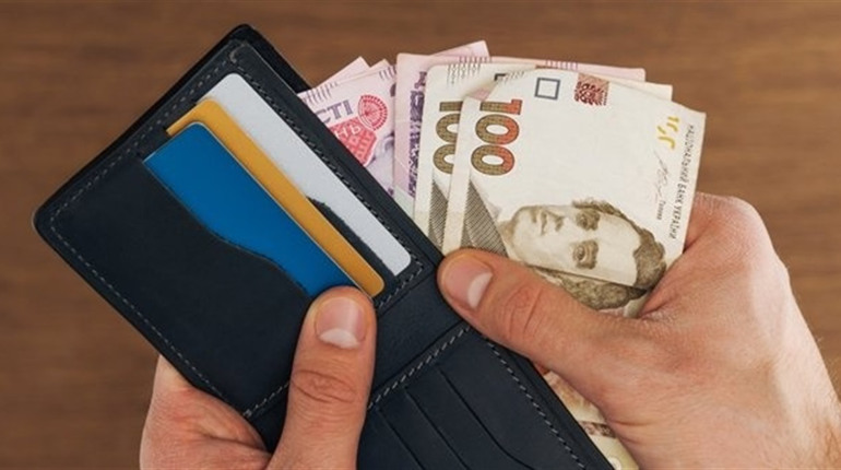 Житель Черкащини віддав 20 тисяч гривень шахраю, який представився його родичем