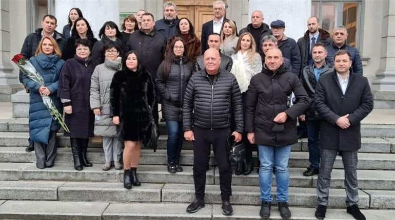 Депутати Каховської райради неохоче декларують доходи і не можуть позбутися своїх мандатів