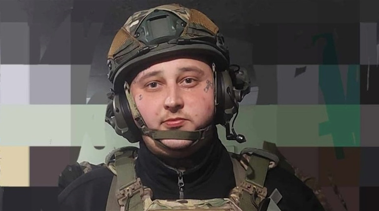 У Жовтих Водах попрощаються з 28-річним снайпером Олександром Хлєстковим, який загинув на війні