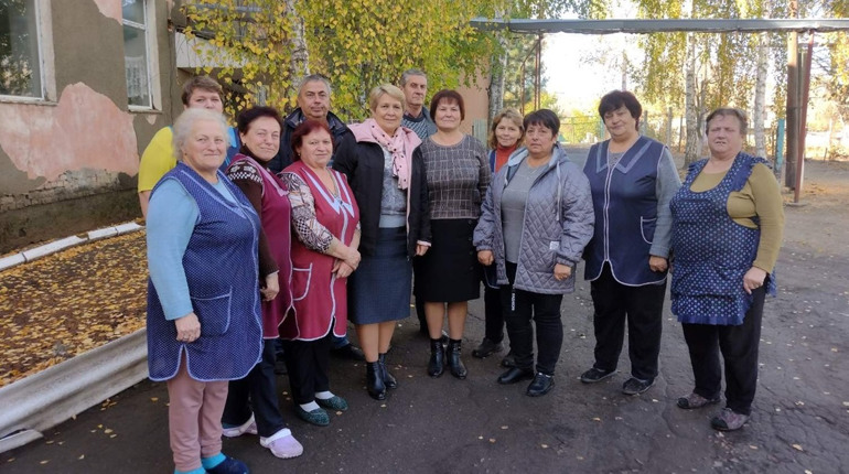 Захарівські соцпрацівники огортають своїх підопічних добром і теплом своїх сердець