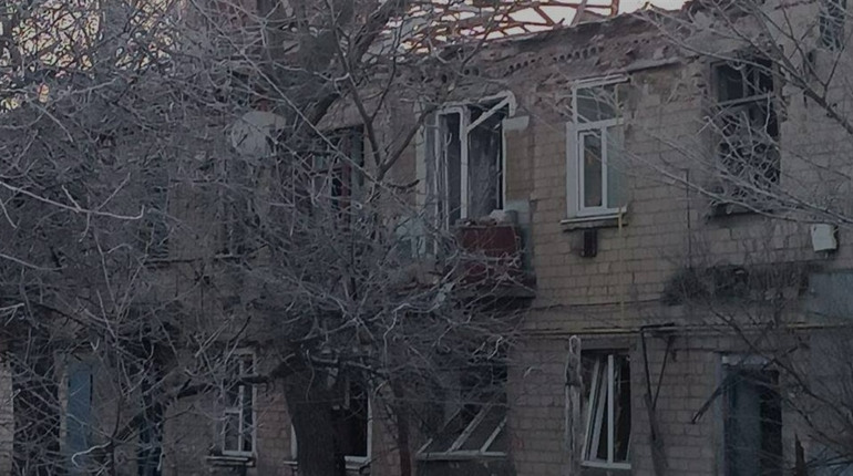 Армія рф вночі обстріляла Берислав: постраждалу жінку лише на ранок дістали з-під завалів