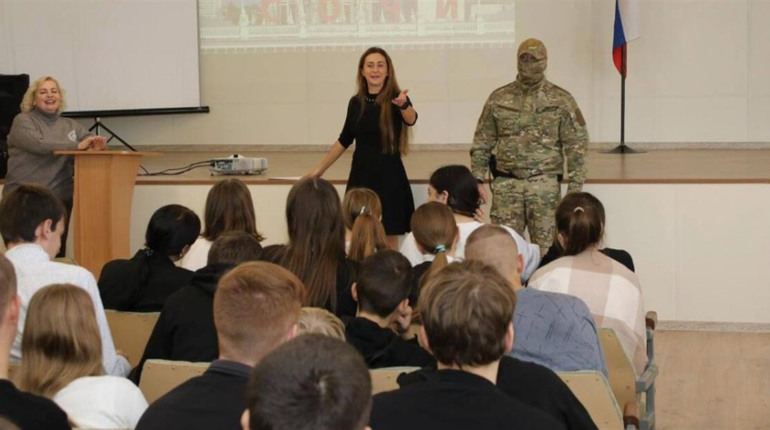 На окупованій частині Херсонщини школярів вербують вступати до Росгвардії