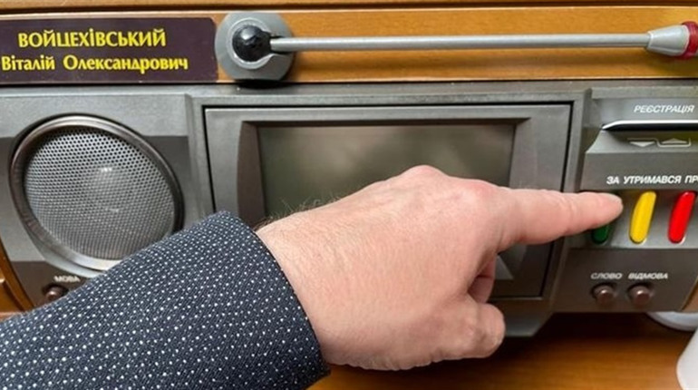 Народний депутат із Золотоніщини поділився деталями роботи Верховної Ради під час війни