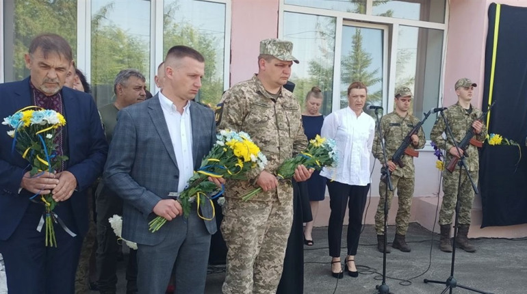 Зарічненський ліцей віддаває шану Героям: відкриття меморіальних дощок