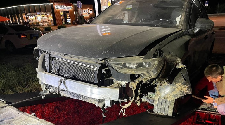 Біля АЗС у Переяславі автомобіль Audi виїхав на зустрічну смугу і перевернувся ФОТО