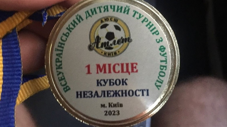 Первомайські футболісти привезли золоті медалі зі столиці. Відзначилась команда СК «Все для даху»